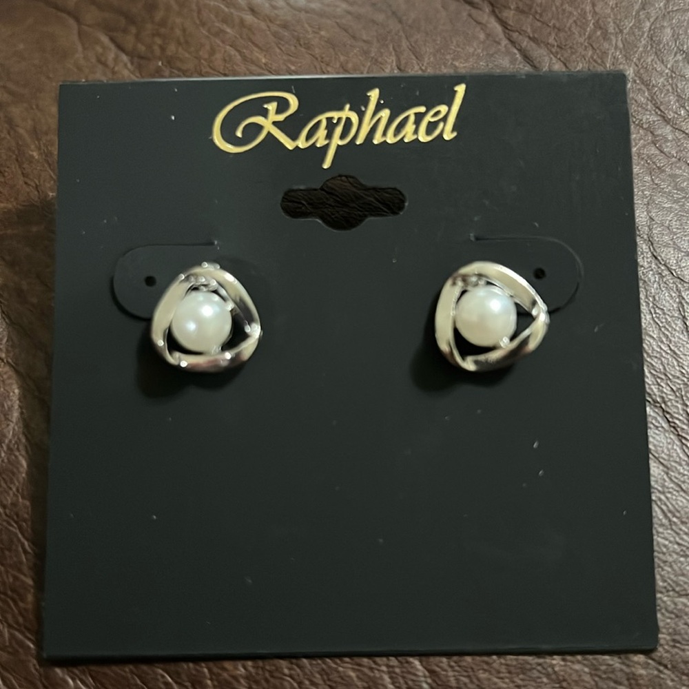 3/$18 Raphael Silver Pearl Pierced Earrings - New - Lot 455